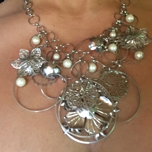 Silvery bangle necklace - Picture 2 of 3